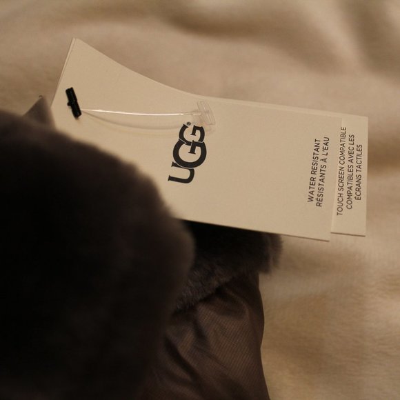 UGG NWT SHEARLING TRIMMED SMART GLOVES GRAY - Picture 4 of 4
